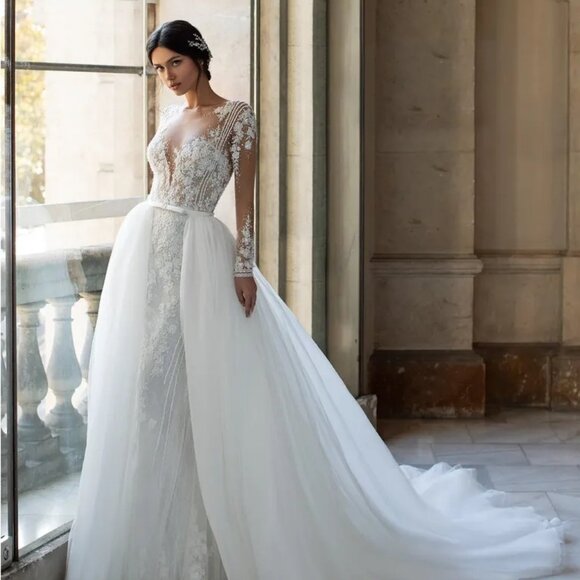 Pronovias PICKFORD gown and Ninfa overskirt - Picture 3 of 4